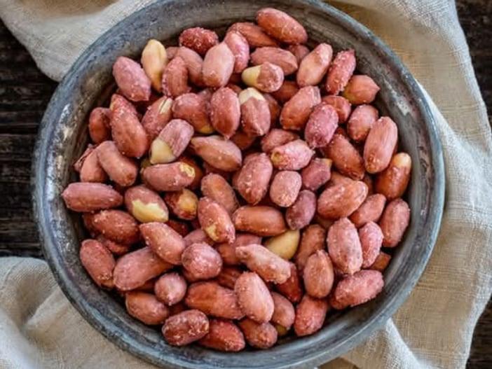 Roasted Peanuts (24 oz box)